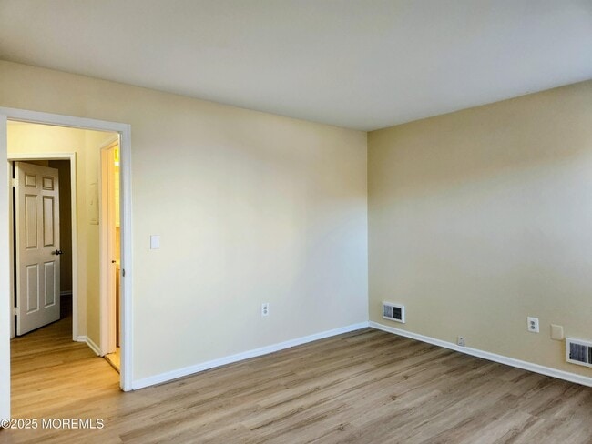 Building Photo - 9 Hackamore Ct