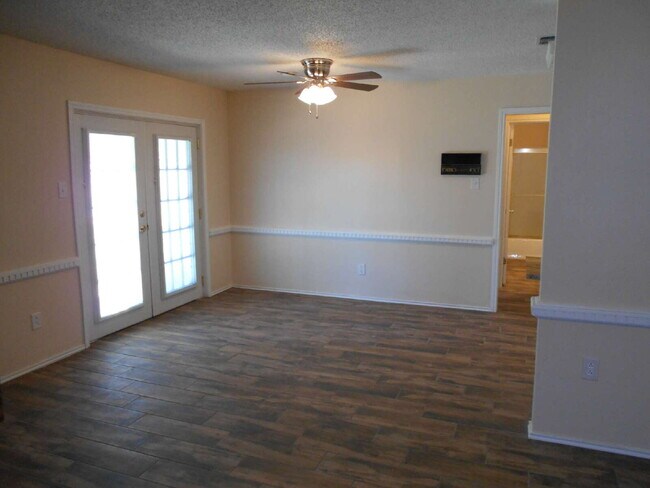 Building Photo - "Charming 3-Bedroom Haven with Cozy Fireplace on Emory Street in Lubbock!"