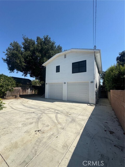 Building Photo - 122 E Brookdale Pl