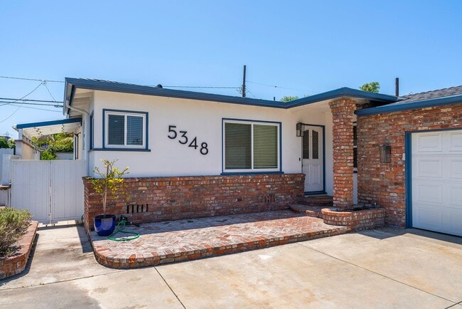 Building Photo - Beautiful Hawthorne Rental In Hollyglen!