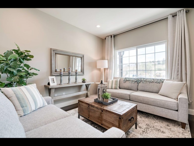 Building Photo - 271 Via Las Casitas