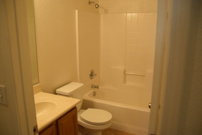 Building Photo - NORTHWEST - 2 STORY, 5 BEDROOM HOME