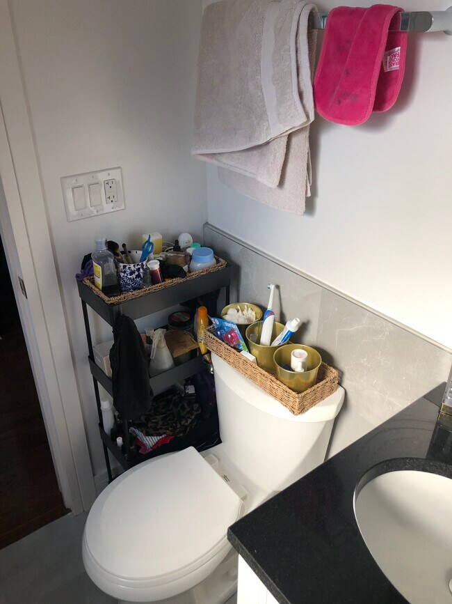 Building Photo - 4424-4432 N Wolcott Ave