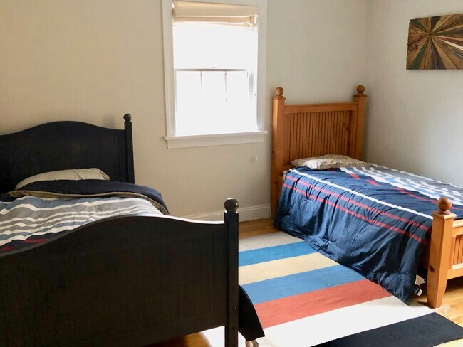 Building Photo - 10 Deer Path