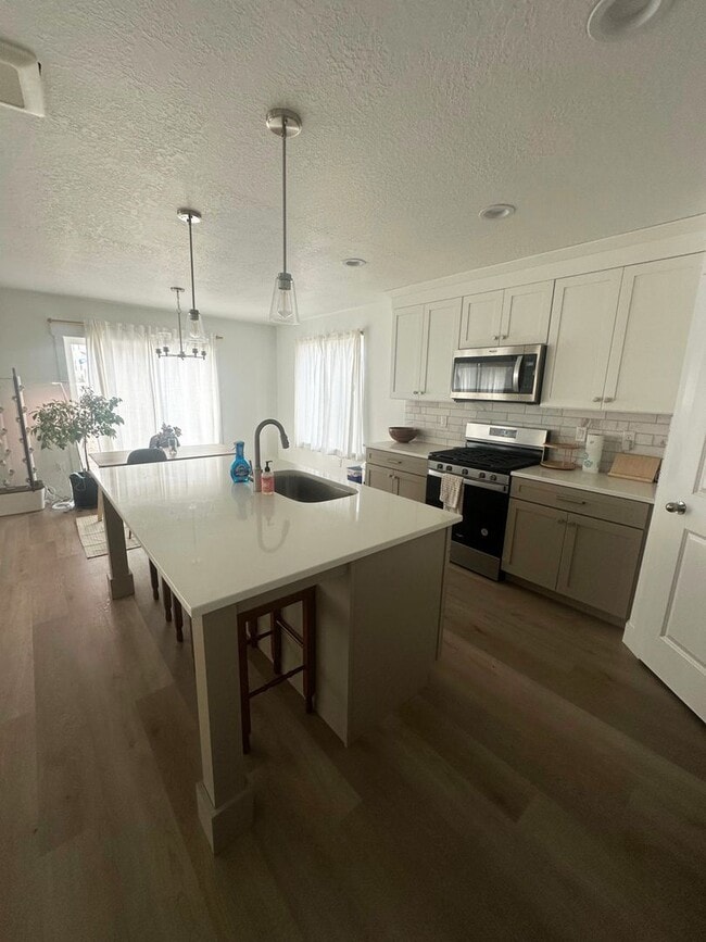 Building Photo - Absolutely STUNNING Home in Lehi!!!