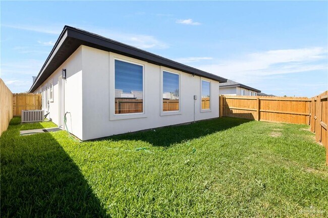 Building Photo - 31 Dragonfly St