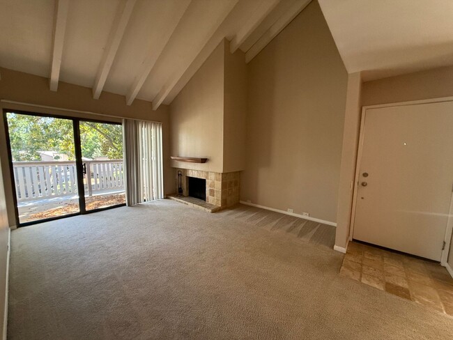 Primary Photo - 2 bed 2 bath upstairs condo available to m...