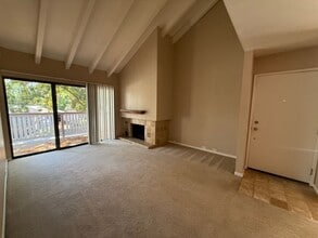 Building Photo - 2 bed 2 bath upstairs condo available to m...