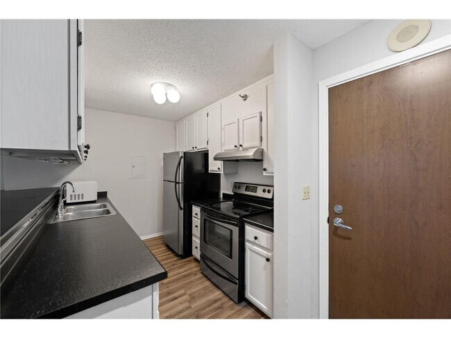 Building Photo - 433 S 7th St