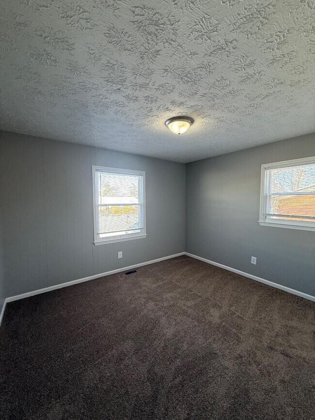 Building Photo - 3678 Niagara Dr