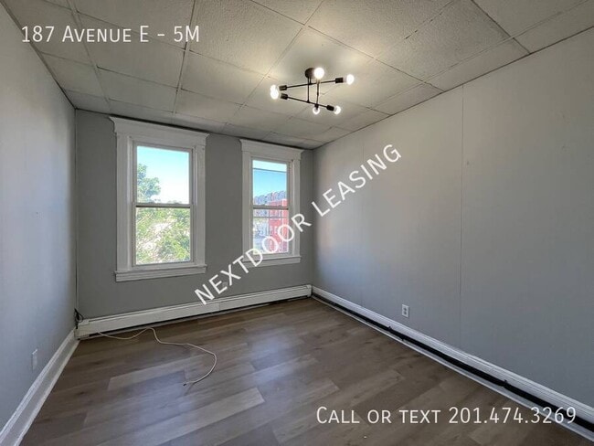 Building Photo - 187 Ave E