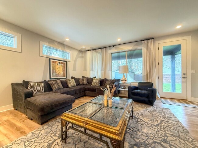Building Photo - ***Coming Soon*** Spacious South Hill Home