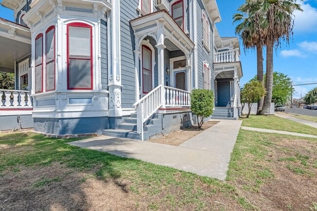 Building Photo - 1 Bedroom 1 Bath Walking Distance to Downtown Hanford