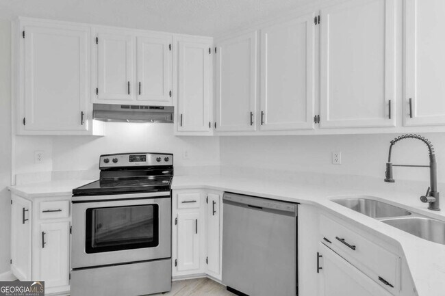 Building Photo - 250 Meadow View Dr