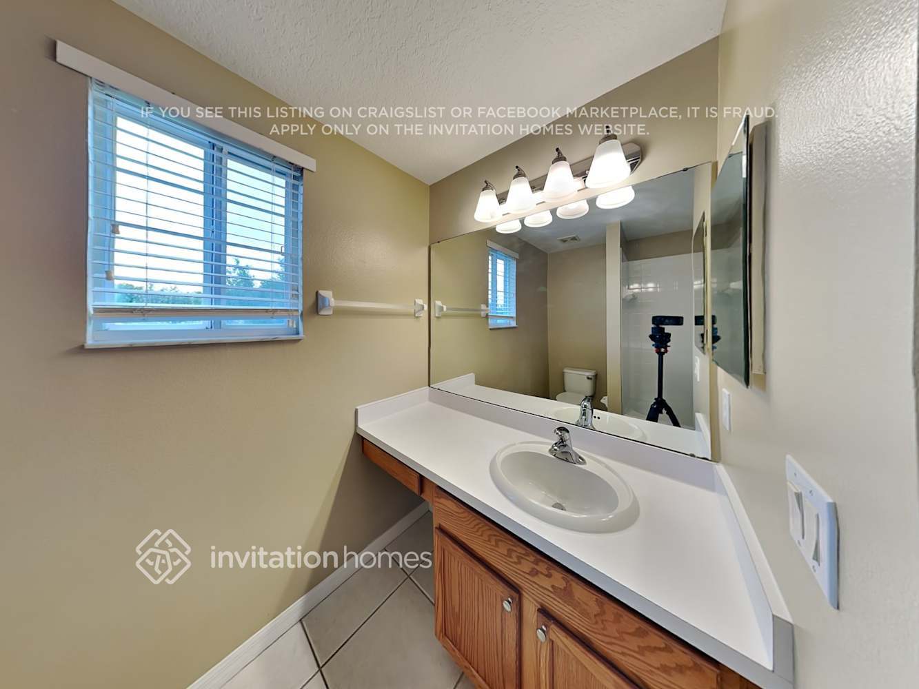 Building Photo - 916 Cristelle Jean Dr