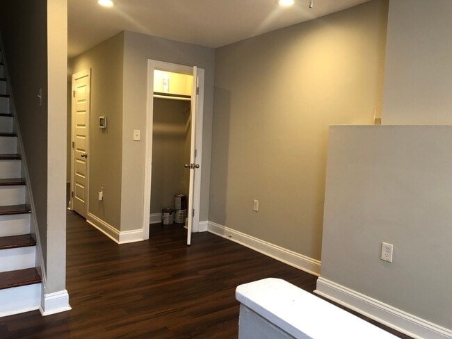 Building Photo - Beautiful 2 full bathroom (2)1/2 bathroom 2 bedroom townhouse in Baltimore City