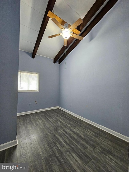 Building Photo - 6020 Regents Park Rd