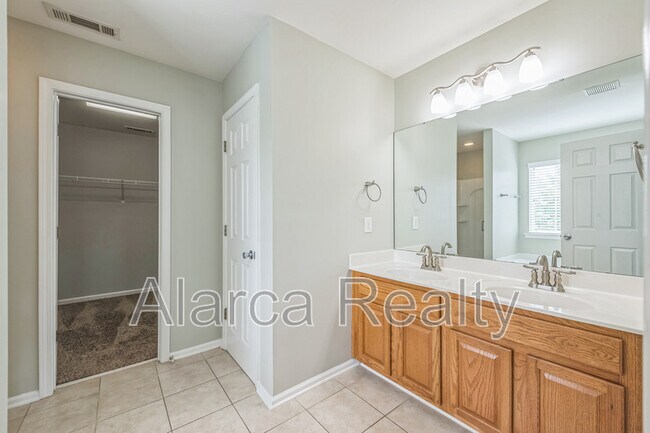 Building Photo - 2069 White Cedar Ln