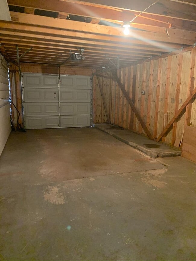 Building Photo - 4150 Westmont Dr