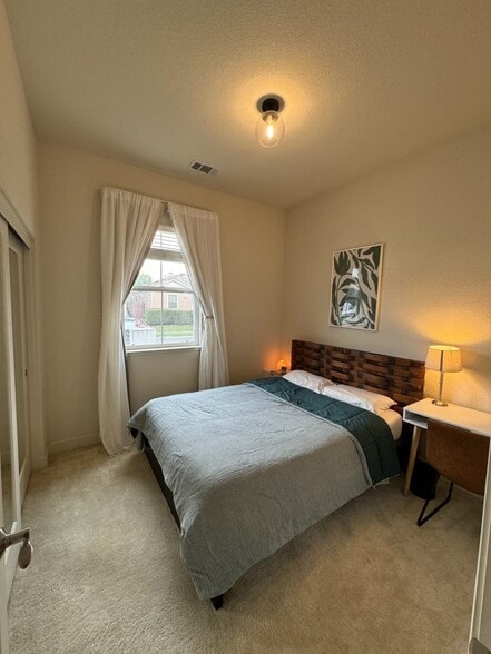 Building Photo - 935 Hogwarts Cir