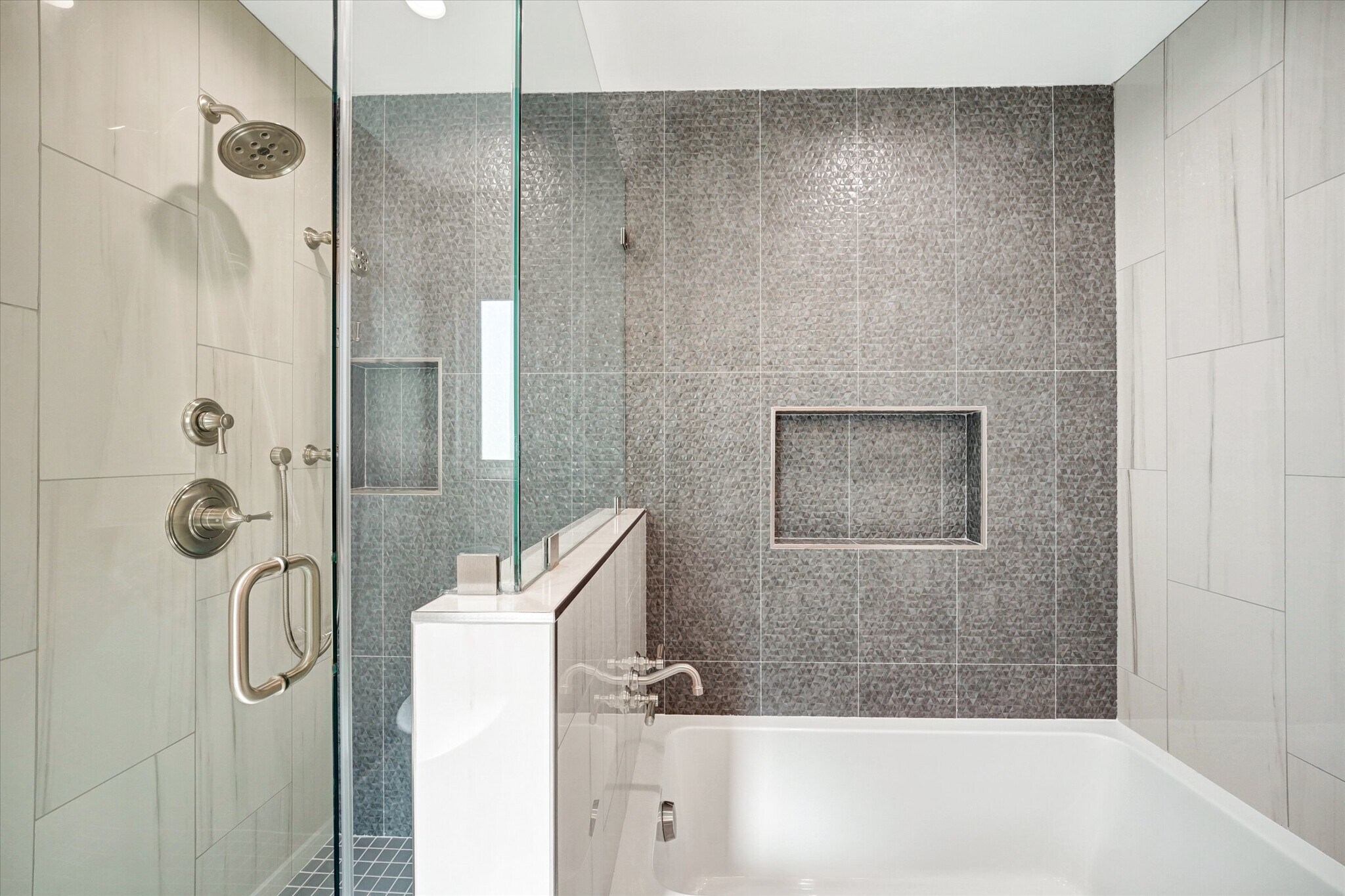 Building Photo - 5346 Tyrone Ave