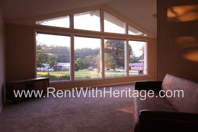 Building Photo - Charming Newly Renovated 3bd/ 2ba/ Gorgeou...