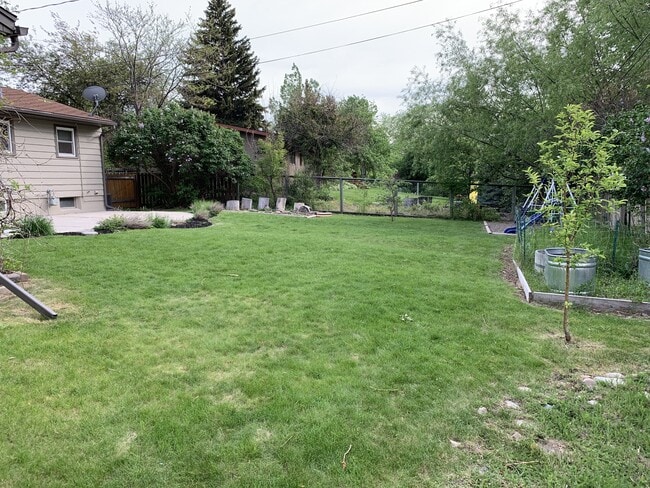 Building Photo - 624 Carol Dr