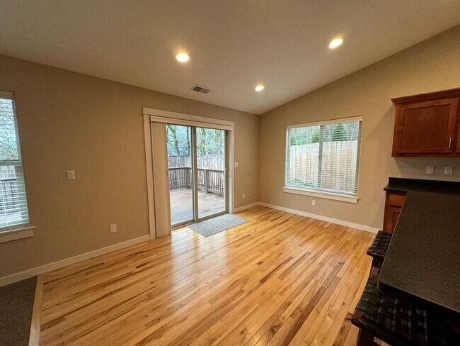 Building Photo - Well maintained, updated 3 bedroom home in quiet neighborhood