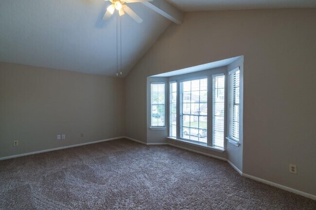 Building Photo - 16007 Sierra Vista Dr