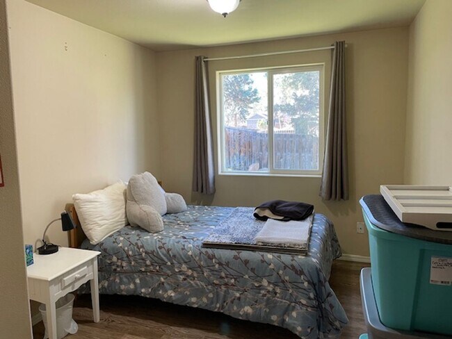 Building Photo - Cute Home in SW Bend