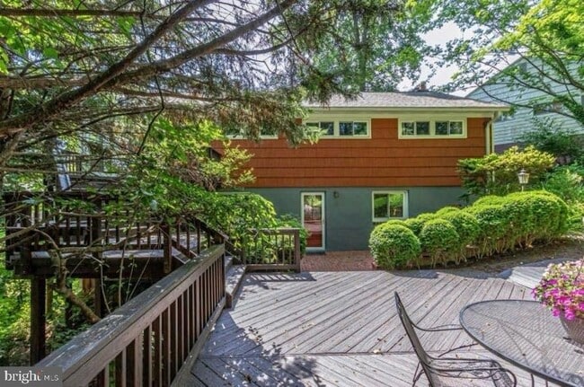 Building Photo - 5885 9th Rd N