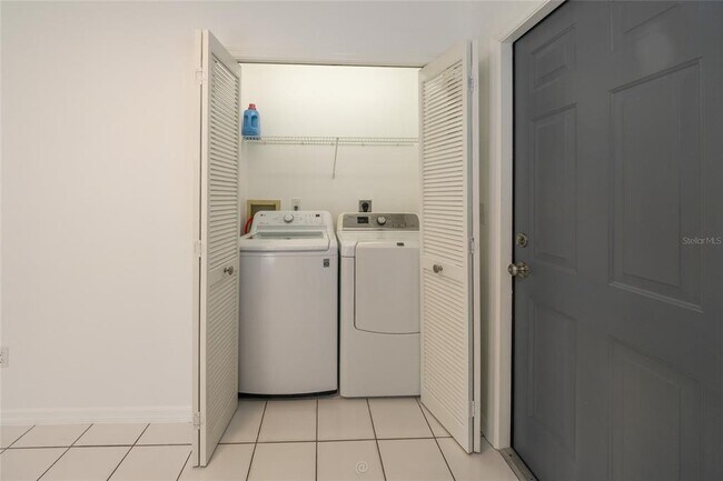 Building Photo - 923 Sand Crest Dr