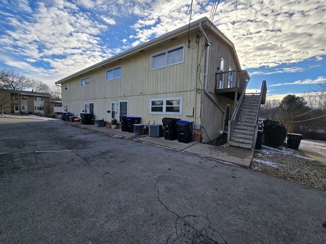 Building Photo - 203 Eisenhower Dr