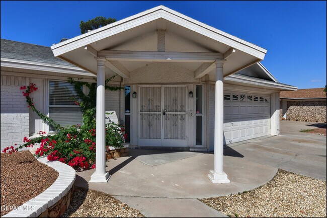 Building Photo - 1739 Russ Randall St