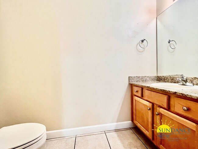 Building Photo - Great 3 Bedroom Townhouse in Fort Walton!