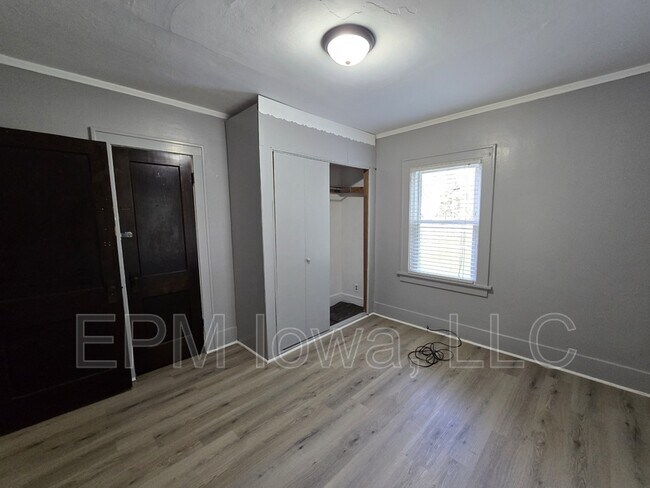 Building Photo - 401 Oliver St