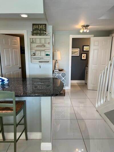 Building Photo - 353 S US Hwy 1