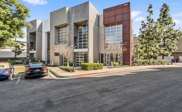 Building Photo - Office Space Living 2 BR 2.5 BA Attached 2 Car Garage