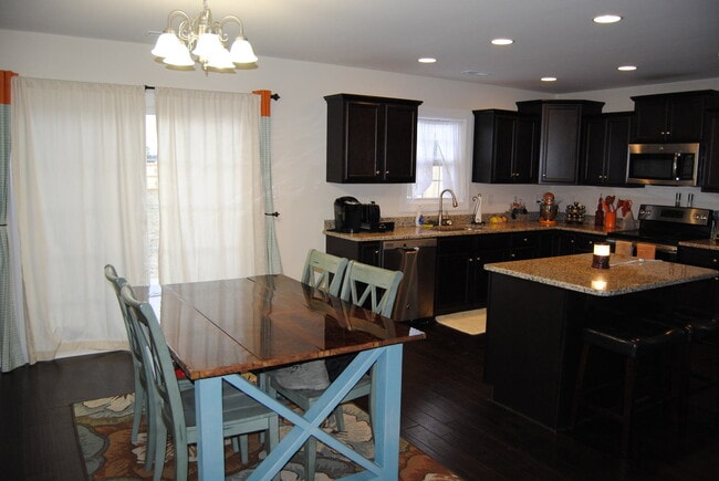 Building Photo - 302 Carew Dr