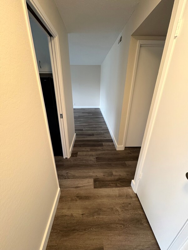 Building Photo - 16 S Knoll Rd