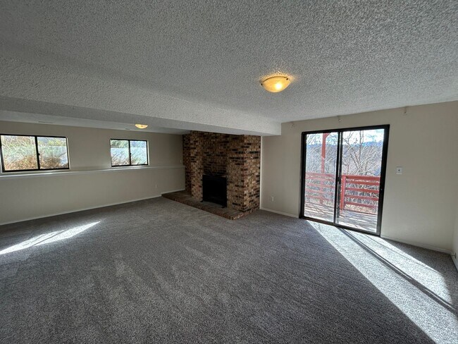 Building Photo - 2223 Ptarmigan Ln