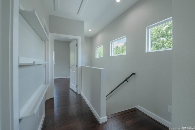 Building Photo - 817 Potomac St