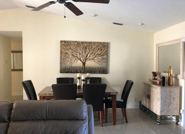 Building Photo - 51 Mayfair Ln