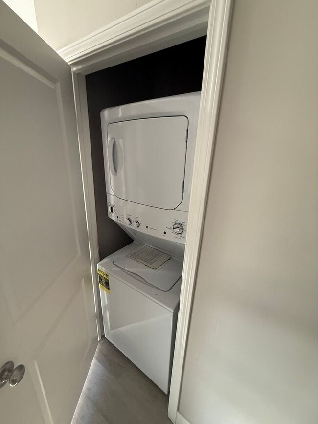 Building Photo - Beautifully Remodeled 3 Bedroom, 3 Bath Home for Rent!