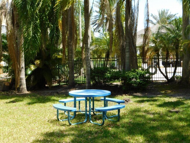 Building Photo - 2 Bed 2 Bath Split Plan Condo at Sunset Lake on Turkey Lake