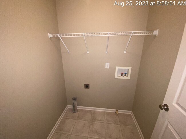 Building Photo - 299 Ranier Dr