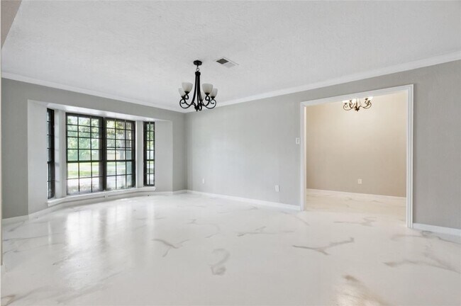 Building Photo - 570 Roanoke Dr