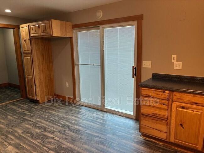 Building Photo - 915 Bellaire Ave