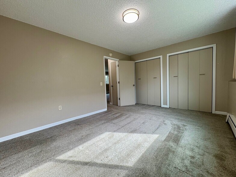 bedroom 2 - 917 E 46th Ct