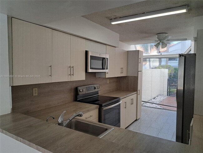 Building Photo - 3535 Magellan Cir